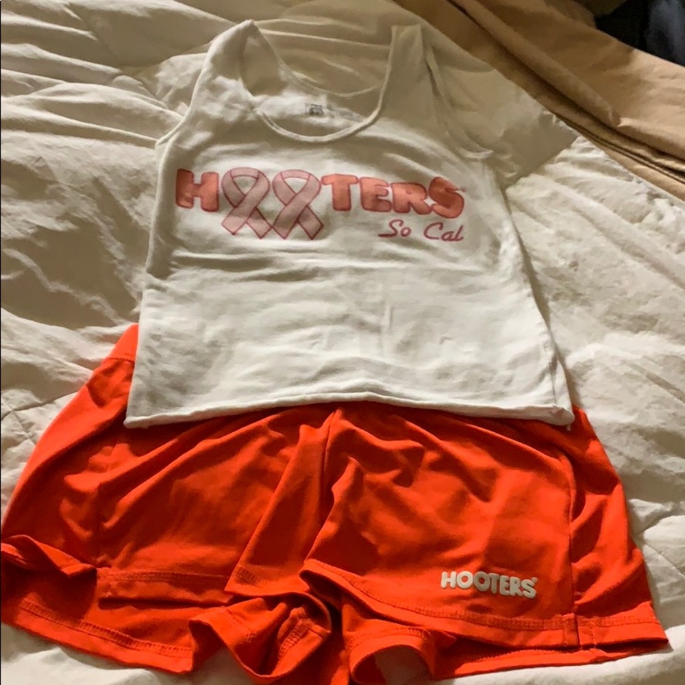 Hooters tank and shorts set